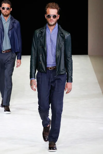 Look 15